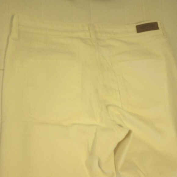 - Levi's signature mid rise skin cuff white jeans - Picture 4 of 8